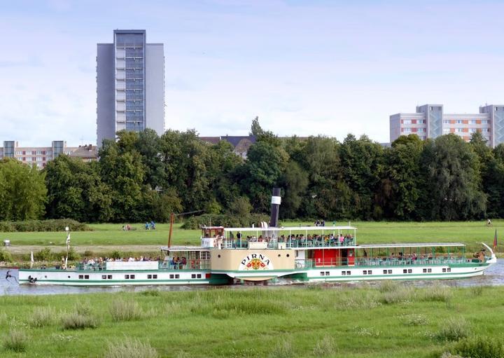 Rosengarten - Cafe, Restaurant & Elbterrassen