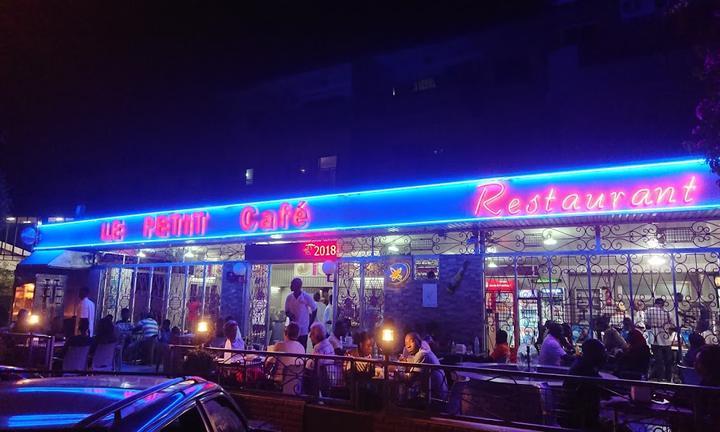 Le Petit Café