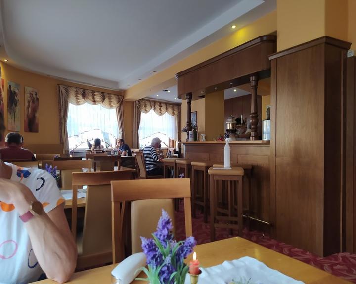 Cafe Central