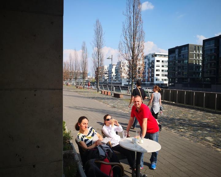Cron am Hafen