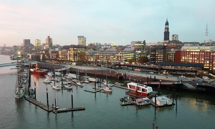 clouds - Heaven's Bar & Kitchen