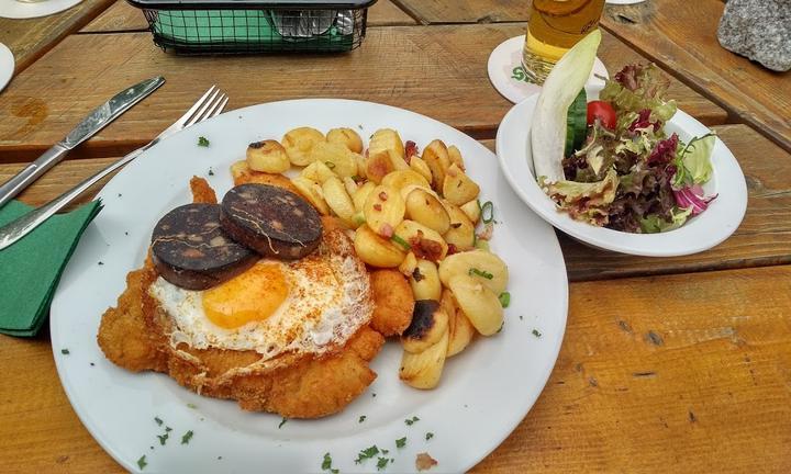 SÜNNER KELLER Brauhaus & Biergarten