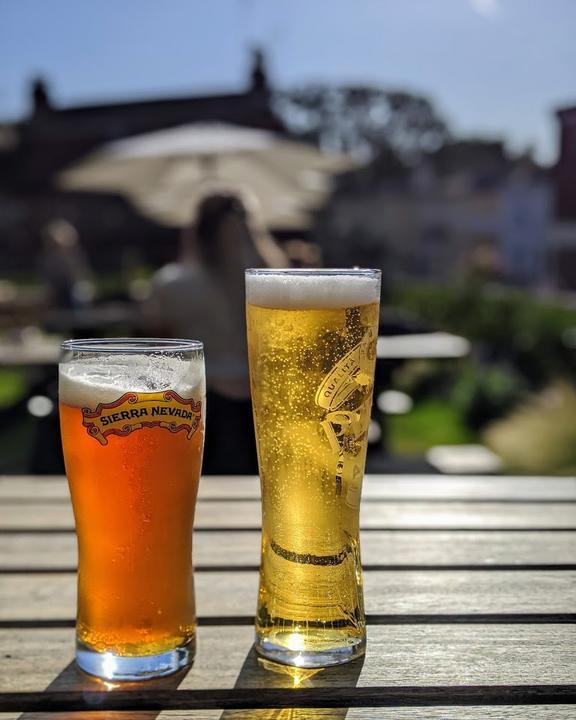 The Queen's Head Pub & Bar