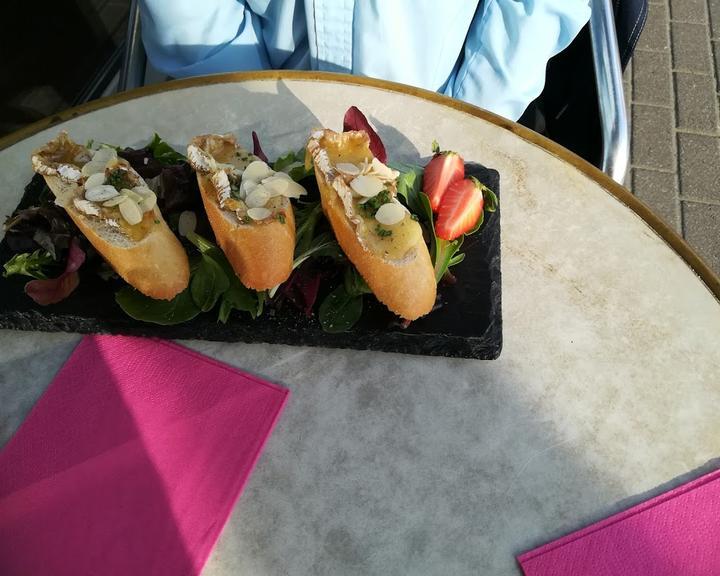 Cafe Medoc