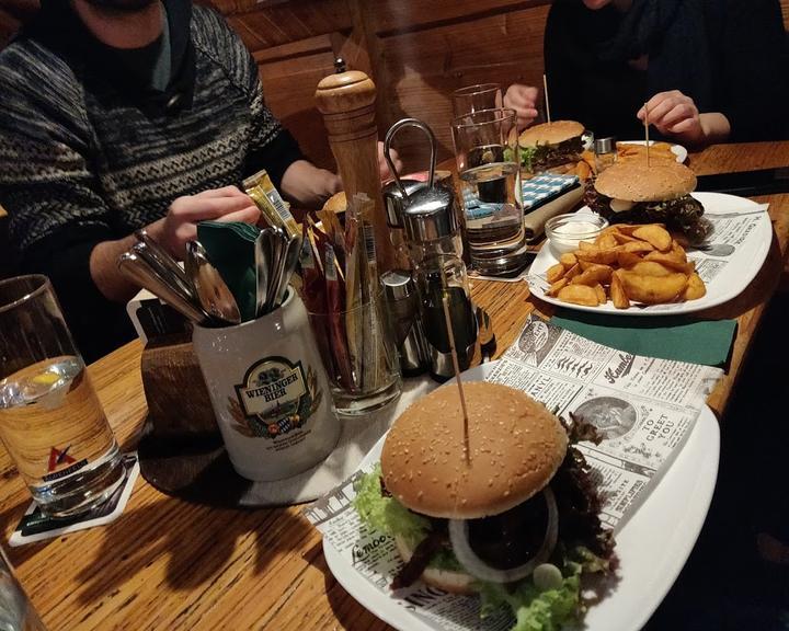 HOLZSTUBE Steakhouse Pub