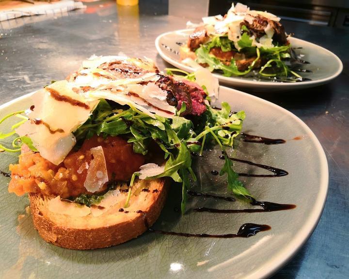 MundART Bistro & Cafe