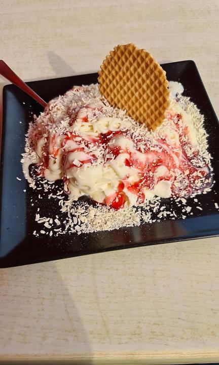 Eiscafe Cuore Di Panna