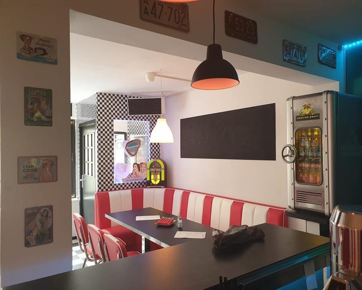 Hemingway's Diner & Bar