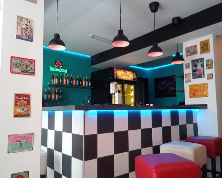 Hemingway's Diner & Bar