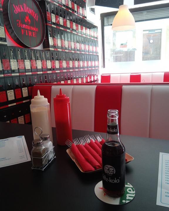 Hemingway's Diner & Bar