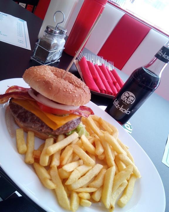 Hemingway's Diner & Bar