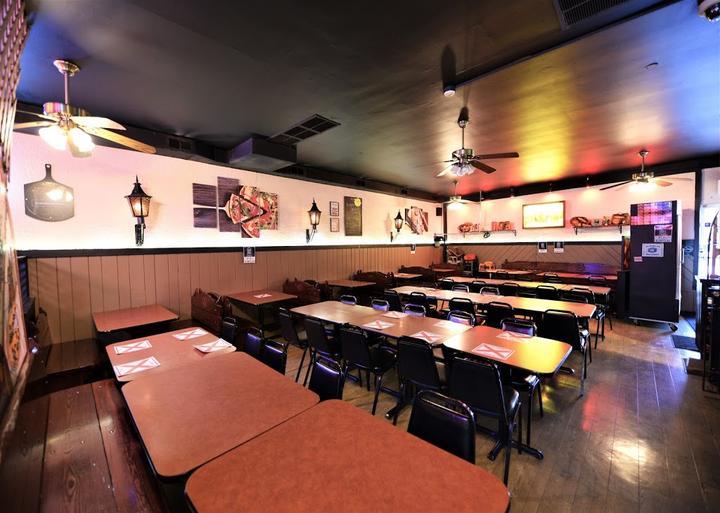 Q's Restaurant & Lounge