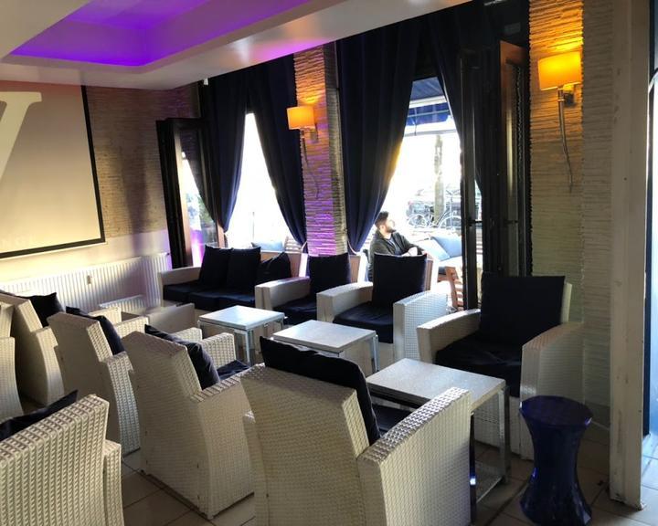 White Lounge