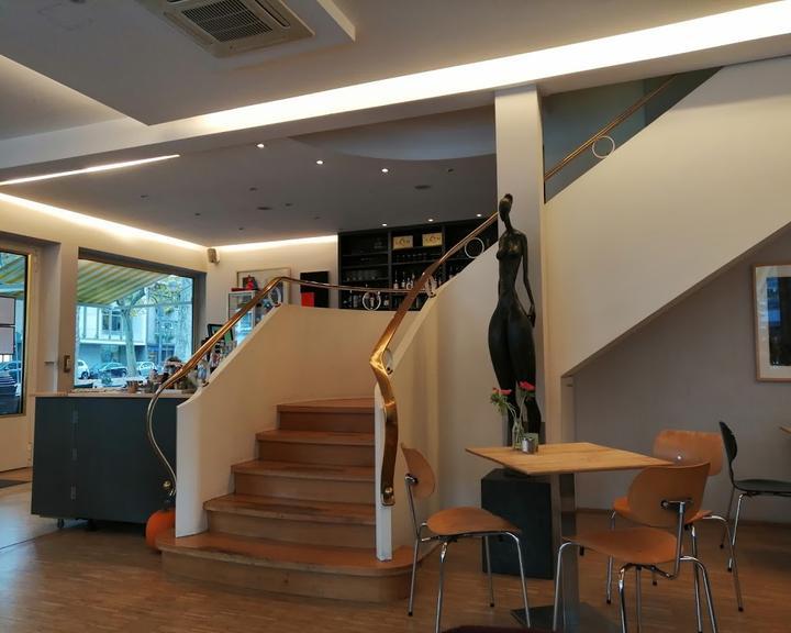 Riphahn Cafe & Restaurant