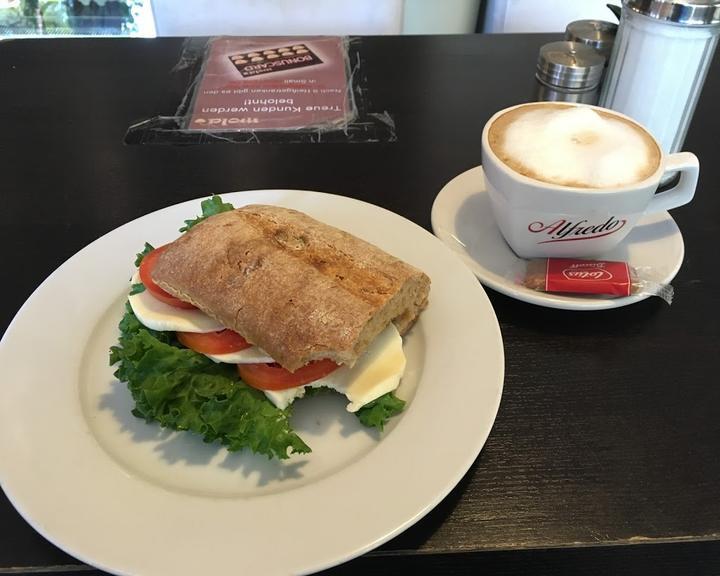Cafe Mola