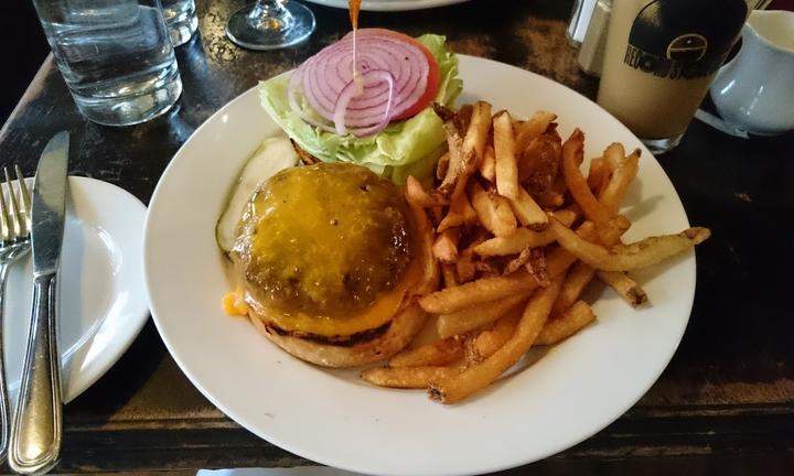 Cafe Papillon Bistro
