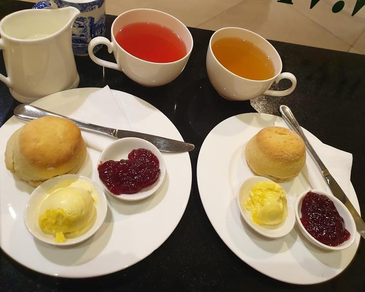 The Victorian House Sconery & Tea to Go