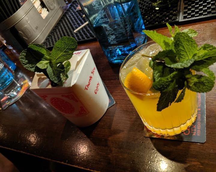 Die Rote Bar