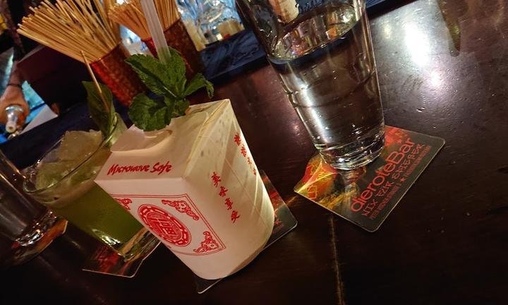 Die Rote Bar