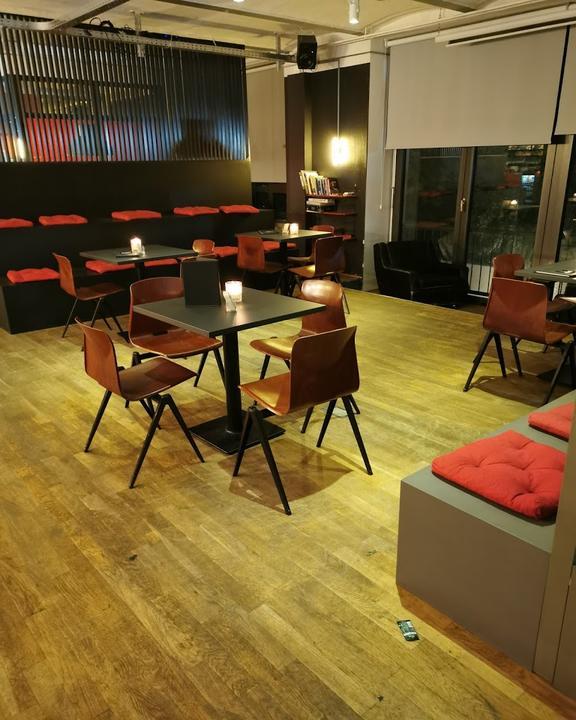 Bata Bar & Billiards