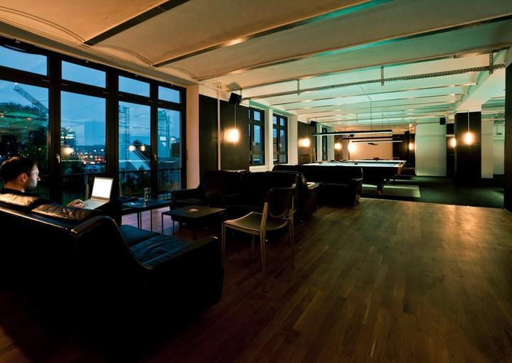 Bata Bar & Billiards