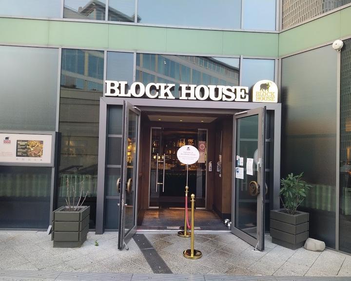 BLOCK HOUSE Bikini Am Zoo Palast