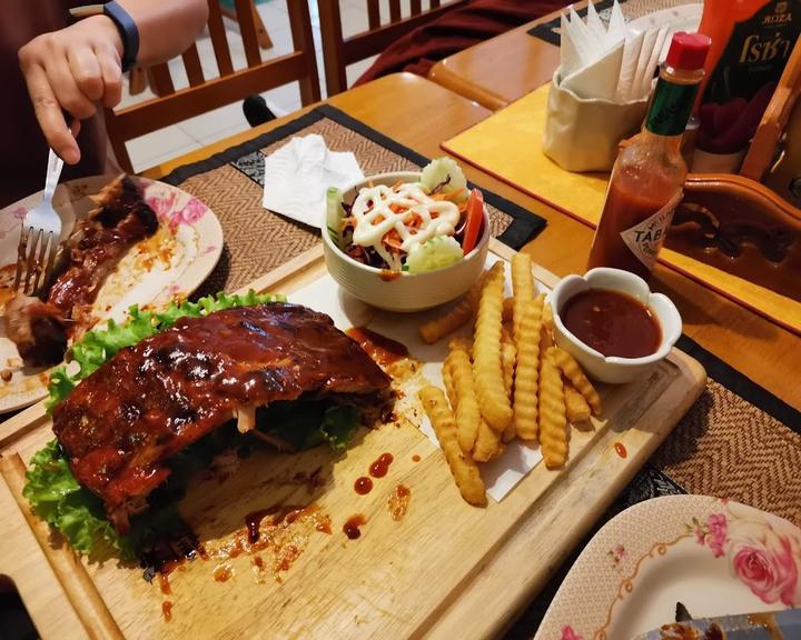 Apples Restaurant & Bar