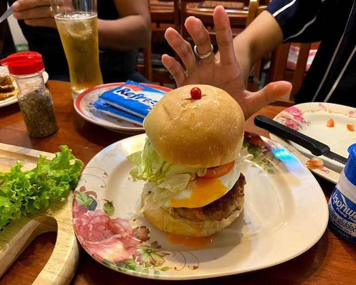 Apples Restaurant & Bar