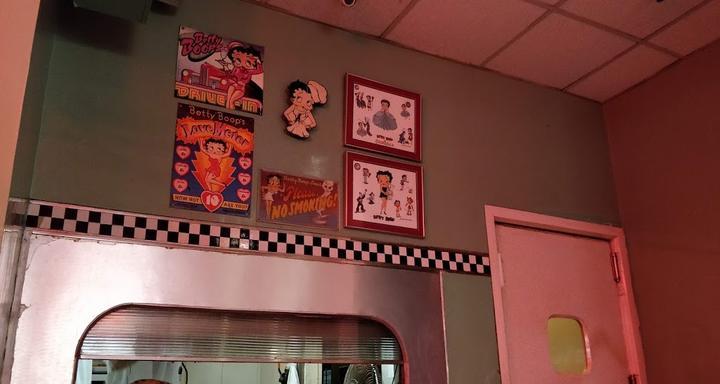 Cruise-In American Diner