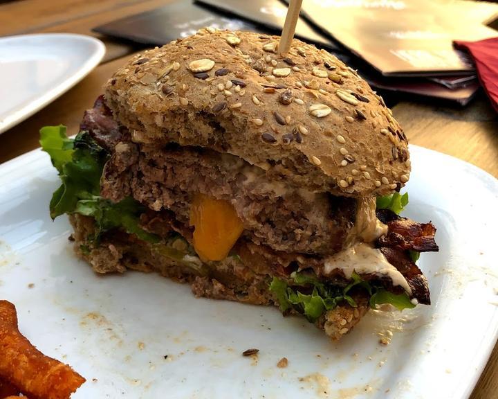 Herr Lehmann Burger & Cocktail