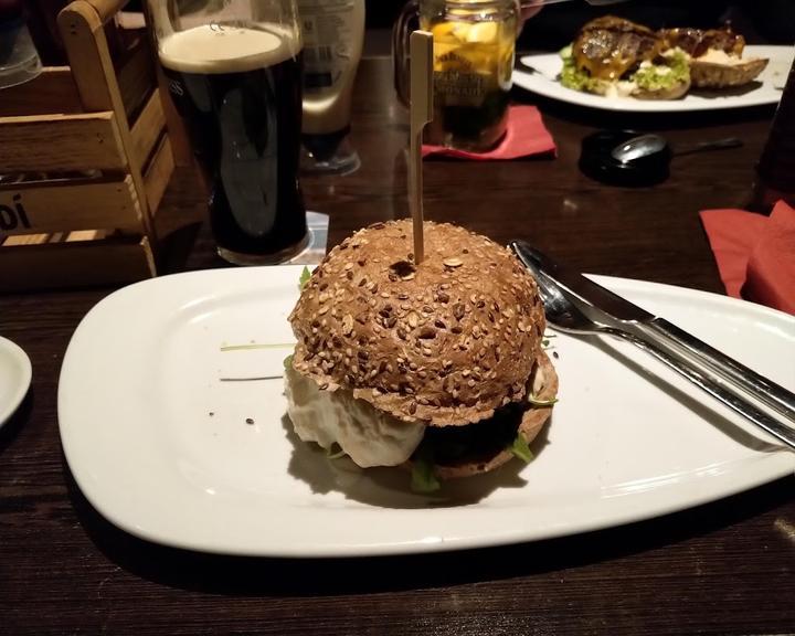 Herr Lehmann Burger & Cocktail