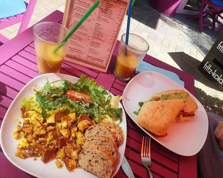 Happiness Heart Cafe