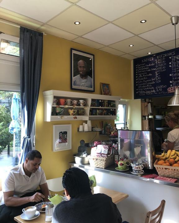 Happiness Heart Cafe