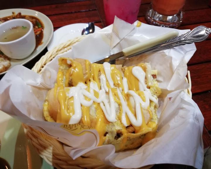 Laufer's Cafe and Bistro