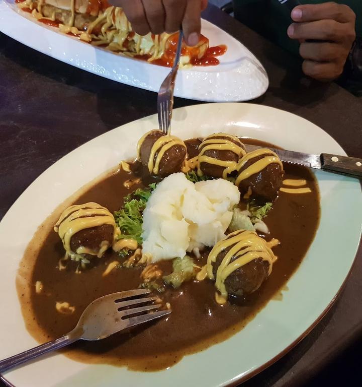 Laufer's Cafe and Bistro
