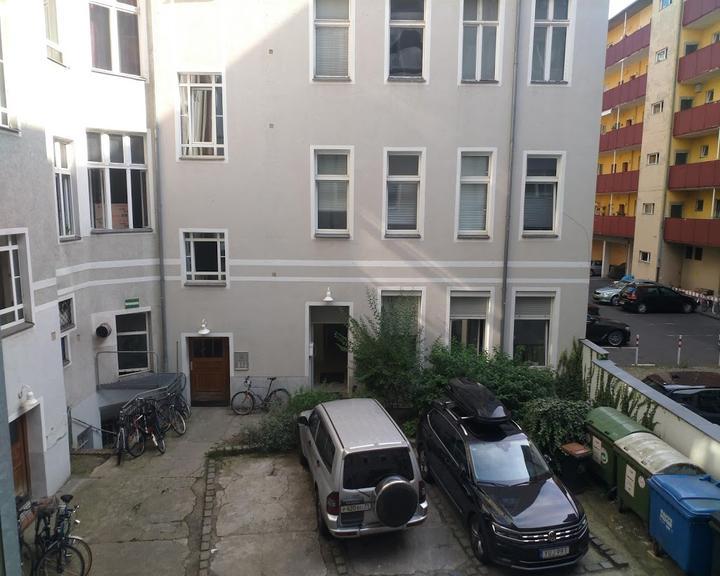 12 Apostoli am Savignyplatz