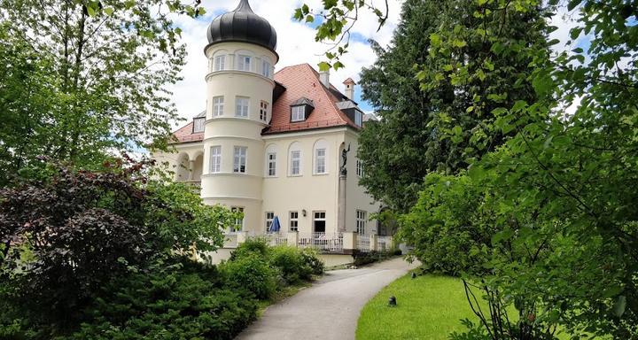 Roland   Cafe  Restaurant