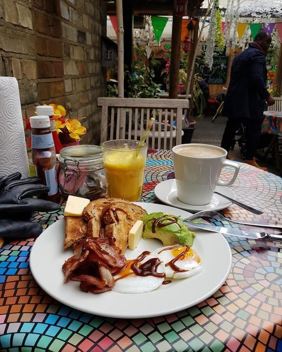 Crocodil Cafe & Kneipe