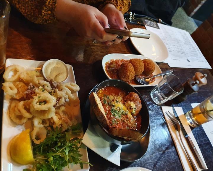 Mozzarella Bar & Bottega