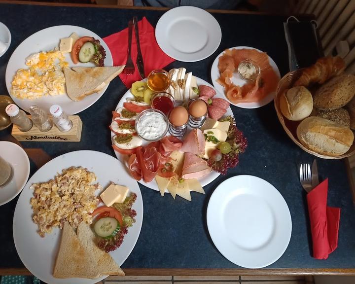 Cafe Lutetia