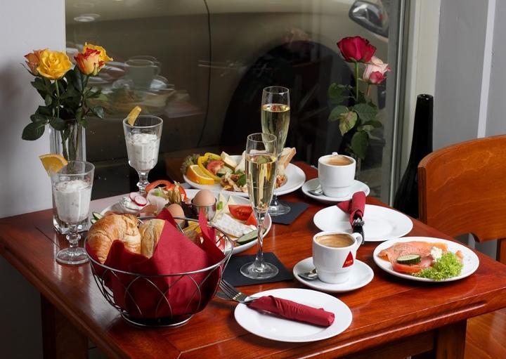 Cafe Lutetia