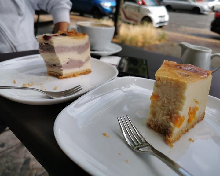 Café Dreikäsehoch