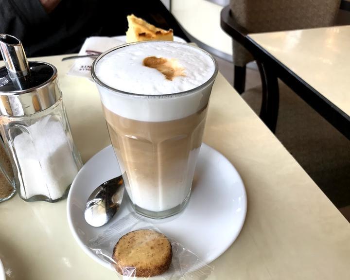 Café Dreikäsehoch