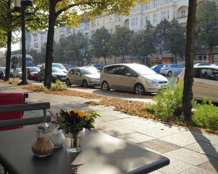 Café Dreikäsehoch