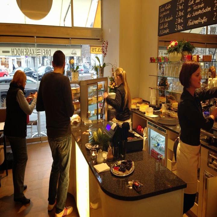 Café Dreikäsehoch