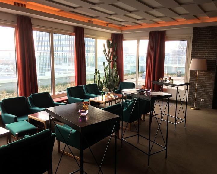Pan Am Lounge
