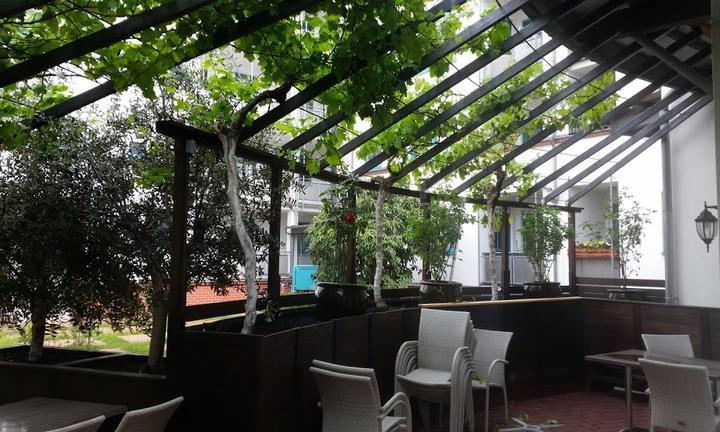 Ouzeri Was 'Kost' Das