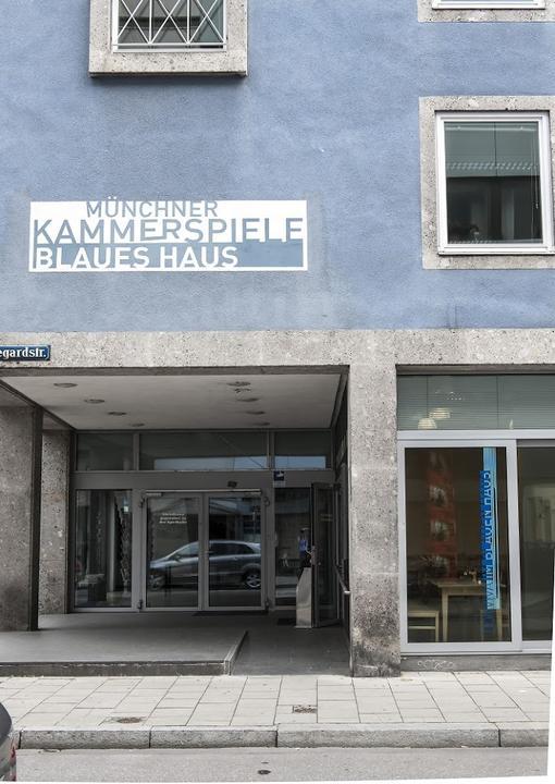 EMIL im blauen Haus
