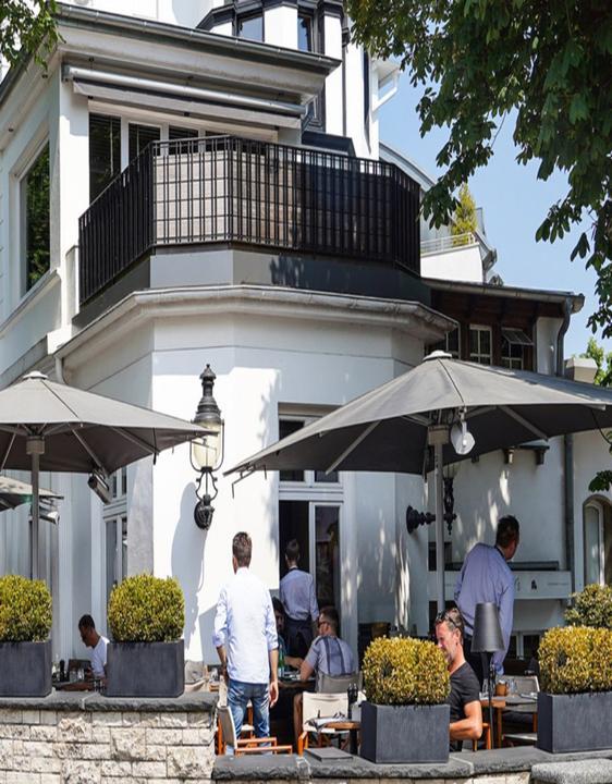 Henny's Restaurant & Events