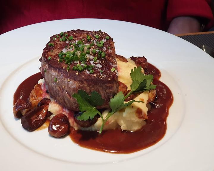 Henny's Restaurant & Events
